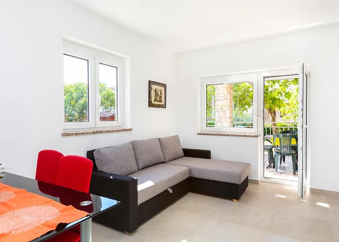 Alojzija - Veliki Ground Floor - Mpolo 아파트 메덜린