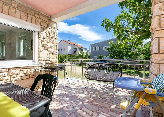 Alojzija - Veliki Ground Floor - Mpolo 메덜린