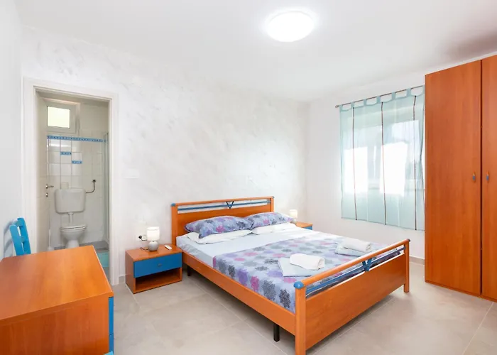 Alojzija - Veliki Ground Floor - Mpolo 메덜린